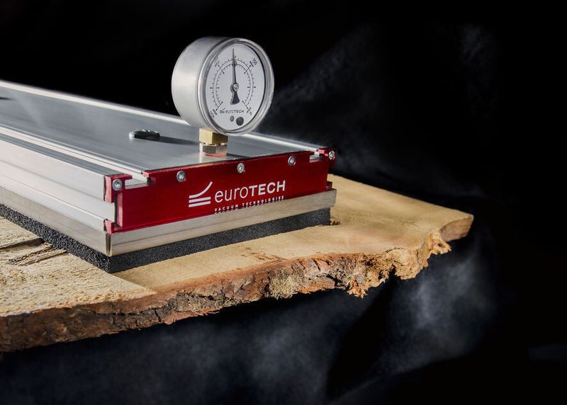 Et-Gripper zum Heben von glatten, sägerauen und unebenen Strukturen. (Bild: Euro-Tech)