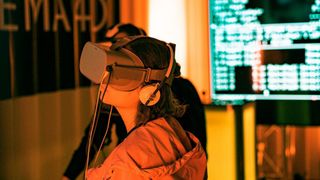 Gegenüber klassischen Applikationen gilt es bei XR-Anwendungen, zusätzliche Aspekte hinsichtlich Konzeption, Gestaltung und Überprüfung der UX zu berücksichtigen. (Bild: Nicolas Arnold)