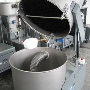 Die Nassabscheider-Konstruktion ermöglicht ein einfaches Wechseln des Sammelbehälters. Bild: Esta