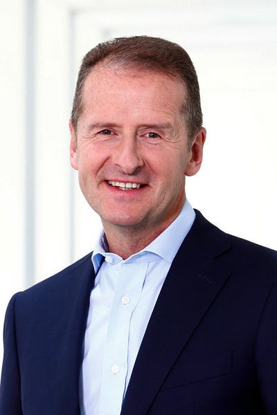 Herbert Diess übernahm, vor dem Hintergrund der neu geschaffenen Markengruppe Volumen im Volkswagen-Konzern, am 30. Mai 2018 auch den Aufsichtsratsvorsitz bei Skoda. Der VW-Konzernchef folgt auf Frank Witter, der dem Aufsichtsrat in neuer Funktion als stellvertretender Vorsitzender weiterhin angehören wird. Außerdem ist Diess neues Mitglied im Vorstand des VDA. Er wurde zum Nachfolger von Matthias Müller gewählt, dessen Mandat nach seinem Ausscheiden als Vorstandsvorsitzender bei Volkswagen auslief. (VW)