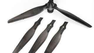 What you see here are the first fully automated composite rotor blades made of thermoplastic CFRP for drones. The company that has mastered this production process is called Engel. It will be presenting the technology at JEC World 2026 in Paris ... (Source: Engel)
