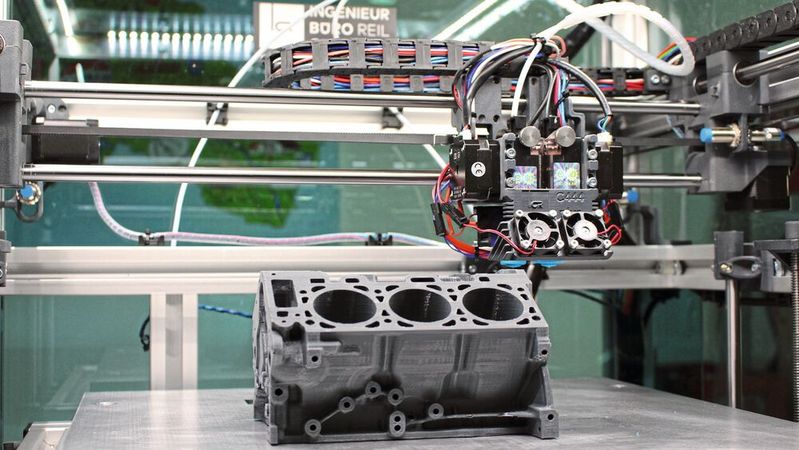 Technologien wie das Fused Deposition Modeling (FDM) oder Selektive Lasersintern (SLS) ermöglichen es, seriennahe Materialien in Prototypen und Vorserienbauteilen umzusetzen, die sich auf Anwendungen in industriellen Großserien übertragen lassen. Technologien wie das Fused Deposition Modeling (FDM) oder Selektive Lasersintern (SLS) ermöglichen es, seriennahe Materialien in Prototypen und Vorserienbauteilen umzusetzen, die sich auf Anwendungen in industriellen Großserien übertragen lassen.