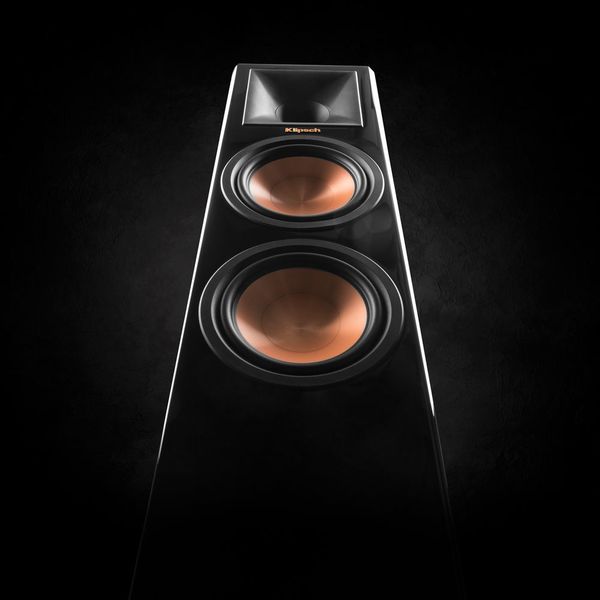 Die US-amerikanische Audiomarke Klipsch pünktlich zu Weihnachten ihre Reference Premiere Lautsprecher-Serie in einer edlen rabenschwarzen und sehr hochwertigen Piano Gloss lackierten Edition heraus. (Klipsch)