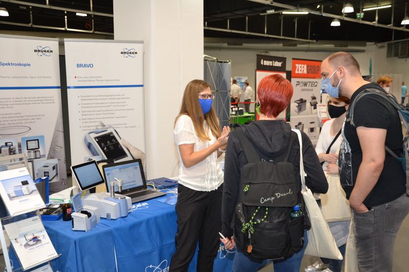 Insgesamt blieb es auf der LAB-SUPPLY Wien 2020 allerdings eher ruhig. Viel Zeit also für Standgespräche mit den Ausstellern.  Alle Infos zu den LAB-SUPPLY-Messen – Termine, Vortragsprogramm und Ausstellerliste – finden Sie unter www.lab-supply.info. (LABORPRAXIS, Lüttmann)