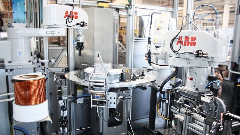 Die Grob-Lösung für die Produktion von Elektromotoren ist auf die neueste Generation von dualhärtenden Klebstoffen von Delo optimiert.(Bild:  Grob)