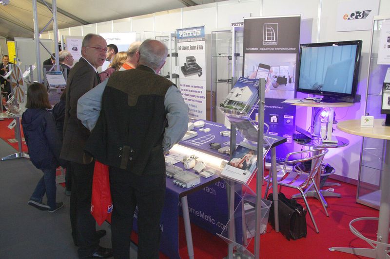 Am Stand von  Parrot eQ-3 Patton und Konftel herrschte reges Treiben. (Michael Telecom)