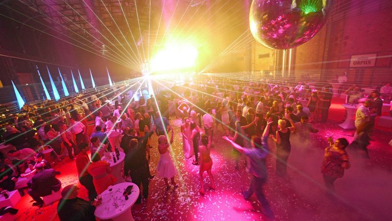 Abtanzen auf der Party (Archiv: Vogel Business Media)