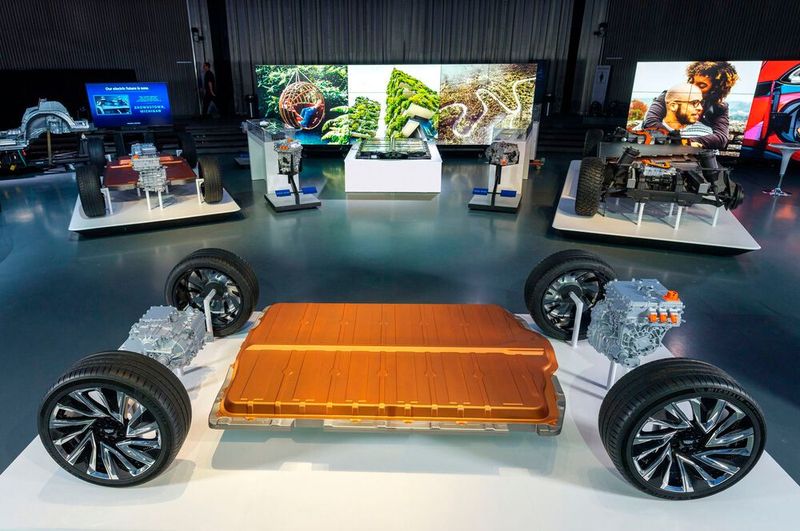 Die Batterie des neuen GM-Baukastens soll zwischen 50 und 200 Kilowattstunden speichern können. (Bild: Cadillac & Chevrolet Performance Cars Europe)