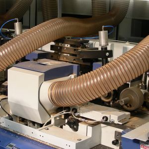 Neben einer hohen Robustheit vereint der Schlauch auch andere Eigenschaften, wie schwere Entflammbarkeit, Mikrobenresistenz und Antistatik in sich.(Bild:  Masterflex)