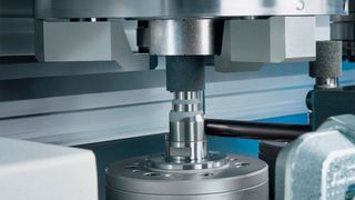 Zum Einsatz kommt modernste Schleiftechnologie – zum Beispiel keramische oder galvanische CBN-Schleifscheiben. (Emag)