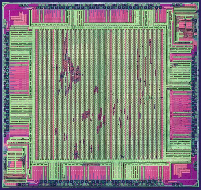 Layout eines einfachen FPGAs: Gut erkennbar ist die regelmäßige Anordnung der Grundelemente.