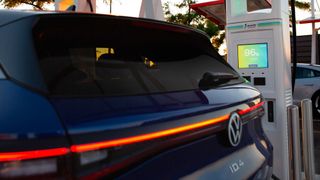 Electrify Canada baut sein Ladenetz aktuell rapide aus. Volkswagen-Kunden sollen dort in den nächsten Jahren kostenlos laden dürfen. (Bild: Electrify Canada)