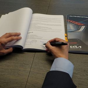 Der Vertrag wird zum 1. Januar 2024 wirksam.(Bild:  Autohaus Kunzmann)
