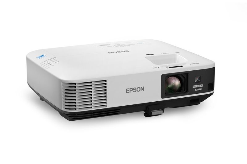 Der EB-1985WU hat eine WUXGA-Auflösung mit bis zu 4.800 Lumen Weiß- und Farbhelligkeit. Außerdem unterstützt er die Funktionen Miracast und WiDi (Wireless Display), welche drahtloses streamen ermöglichen. (Bild: Epson)