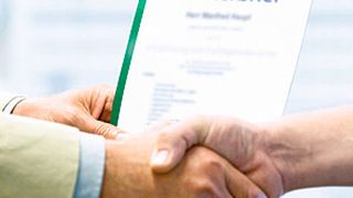 Die Aufstiegsqualifizierung zum Industriemeister bietet Bewerbern interessante Karrierechancen und trägt dazu bei, den Ingenieurmangel etwas abzuschwächen. (Bild: Dekra)