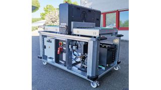 Beölungswagen: Der Rahmen aus verzinktem Stahlblech gibt viele Möglichkeiten, die einzelnen Komponenten anzuordnen und sicher zu verschrauben. So lassen sich bei der Überlegung, was am besten wohin muss, die Betriebsbedingungen vor Ort exakt abbilden. (Bild: Eckardt)