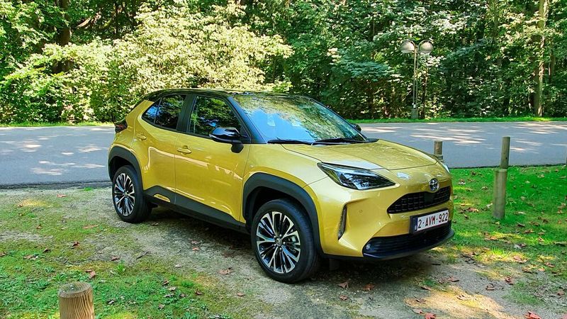 Der Yaris Cross Hybrid ist knapp 4,2 Meter lang, 1,8 Meter breit und 1,6 Meter hoch. Der Radstand misst knapp 2,6 Meter. (Bild: Mauritz/»kfz-betrieb«)