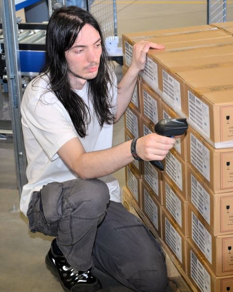 Im Wareneingang werden die Lieferungen gescannt. (IT-BUSINESS)