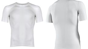 Auf den ersten Blick scheint es sich um ein ganz gewöhnliches T-Shirt für sportliche Aktivitäten zu handeln, das üblicherweise aus Kunstsfasern besteht. In Wirklichkeit soll es eine Ära der nachhaltigeren Sportbekleidung einläuten! Denn es besteht aus Bio-Polyethylen. Hier mehr ... (Bild: Falke / ITA)