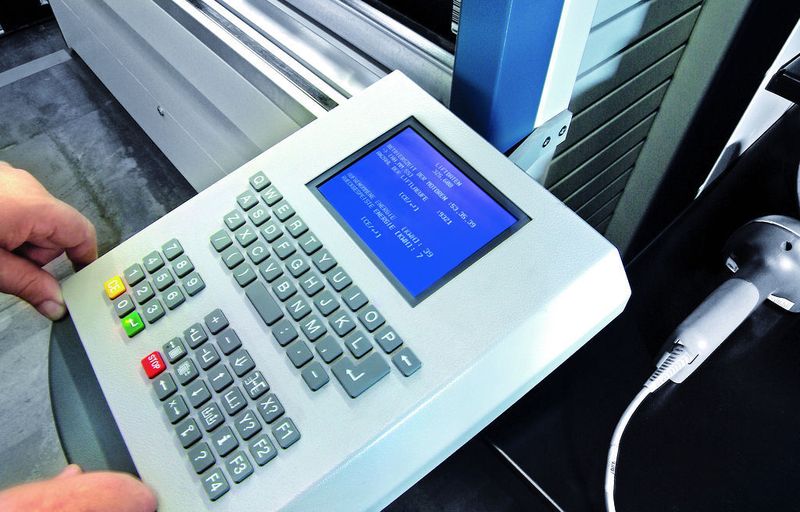Bei modernen Lagersystemen sollten effektive Überwachungs- und Diagnosesysteme, eine Anlagenvisualisierung oder auch ein echter 24-Stunden-Service an über 300 Tagen im Jahr gewährleistet sein. Bilder: Knehr (Archiv: Vogel Business Media)