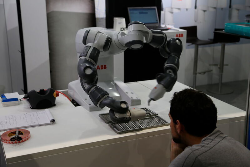 Le robot ABB semble très bien se comporter... il est très obéissant ! (JR Gonthier)