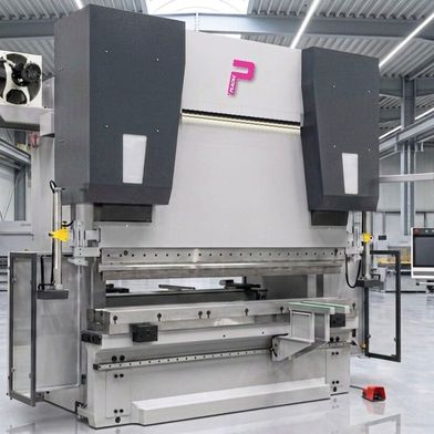 Die Placke Heavy Duty GmbH entwickelt, konstruiert und baut Sondermaschinen im XXL-Segment: Biegepressen bis 3.000 Tonnen Presskraft und 18 Meter Biegelänge, auf Anfrage auch darüber hinaus, sowie Retrofit-Lösungen für bestehende Großmaschinen. (Bild: Placke Heavy Duty GmbH)