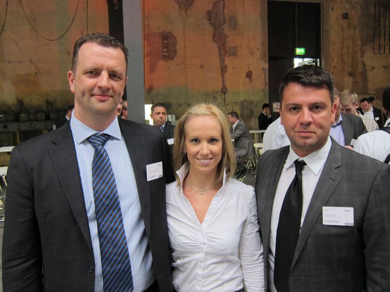 Eben noch gesprungen und jetzt vor der Kamera: Raed Kaplan, Diana-Maria Brose und Konstantin Flabouriaris, ViewSonic (Bild: IT-BUSINESS)