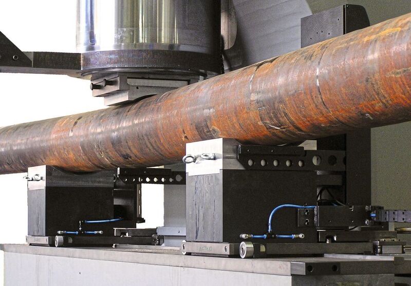 Hydraulik drückt  mit bis zu 25.000kN auf den Stahl. (Bosch Rexroth AG)