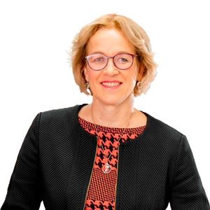 Mit Wirkung zum 1. Juni übernimmt Anke Schmidt (55) die Leitung der Unternehmenskommunikation bei Fresenius.(Bild:  Fresenius)