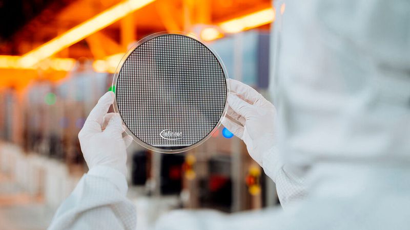 SiC-Fertigung im Umbruch: Während einige Hersteller ihre Aktivitäten zurückfahren, investieren andere in 200-mm-Wafer und neue Produktionskapazitäten.(Bild:  Infineon)
