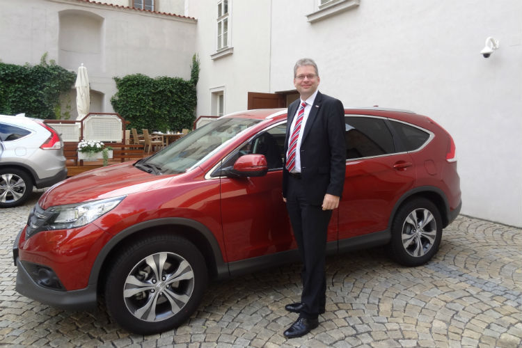 Ingo Nyhues, Vertriebsleiter von Honda Deutschland, hat mit dem kleinen Dieselmotor vor allem Kunden im Visier, die großen Wert auf Wirtschaftlichkeit legen. (Foto: Mauritz)