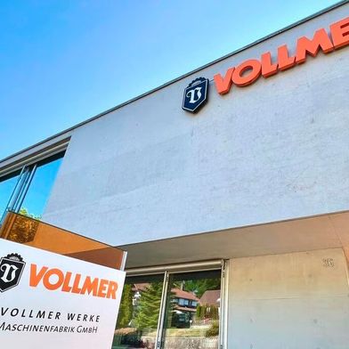 Wie man jetzt erfahren muss, hat das traditionsreiche Biberacher Unternehmen Vollmer Werke Maschinenfabrik jetzt die Insolvenz anmelden müssen. Doch man sei sicher, dass es in Zukunft dennoch weitergehen wird ... (Bild: Vollmer)