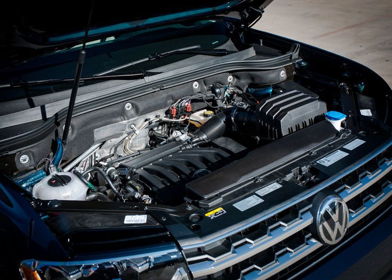 Unter der Haube steckt wahlweise ein 3,6-Liter-VR6-Sauger oder ein 2,0-Liter-Vierzylinder-Turbo.  (Jeff Jablansky)