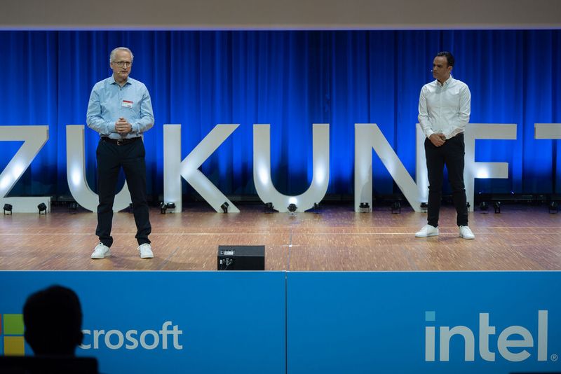 Christian Leutner (l.) und Santosh Wadwa eröffnen mit ihrer Keynote Tag 1. (Bild: Vogel IT-Medien GmbH)