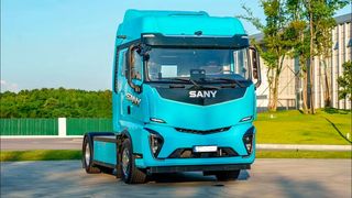Daimler Trucks kämpft mit den Problemen der Branche und büßte schon viel Gewinn ein. Jetzt befürchtet man auch noch, dass die Chinesen mit Elektro-Lkw, wie diesem hier von Sany, auf den europäischen Markt mit Erfolg drängen könnten, wenn man nicht gegensteuert ... (Bild: Sany)