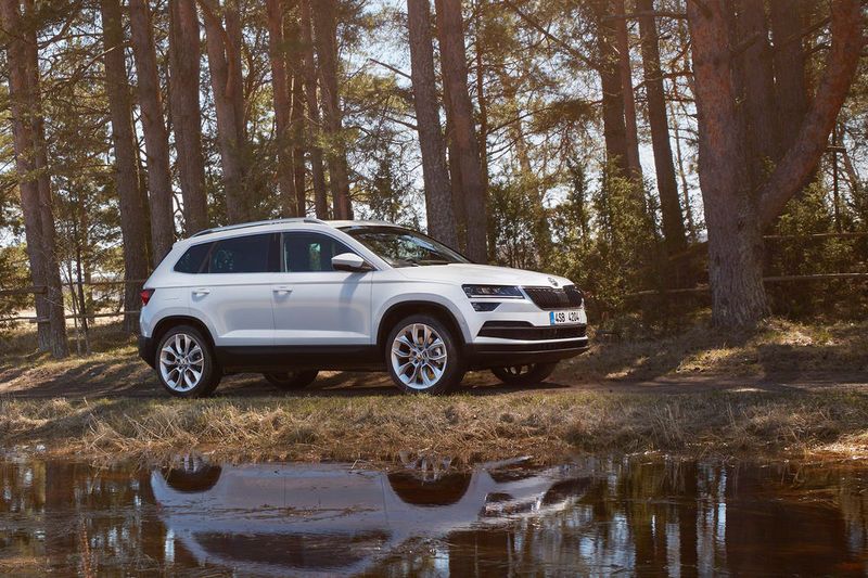 Der Name des Modells leitet sich von amerikanischen Ureinwohnern ab – und vergleicht man ihn mit dem großen Skoda-SUV Kodiaq, zeigt sich eine gewisse Logik in der Namensfindung. (Skoda)