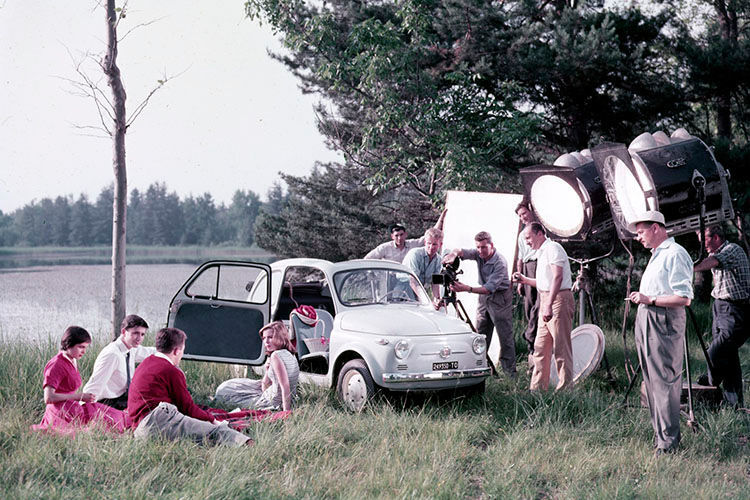 Schon immer ein Star: Der Fiat 500 bei Filmaufnahmen. (Fiat)