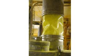 Das transparente Verbindungsmaterial erlaubt die ständige Sichtkontrolle des Materialflusses durch die Verbindungsstelle.  (Bild: Walter Gerätebau)