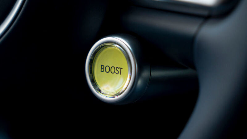 Ein Boost-Knopf erhöht die Leistung kurzzeitig pro Motor um 20 kW. (Genesis)