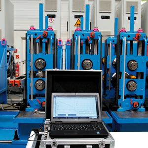 Umformtechnik und Informationstechnik sind heute schon eng verknüpft, der Weg zu Industrie 4.0 nicht mehr aufzuhalten.(Bild:  Itasse)