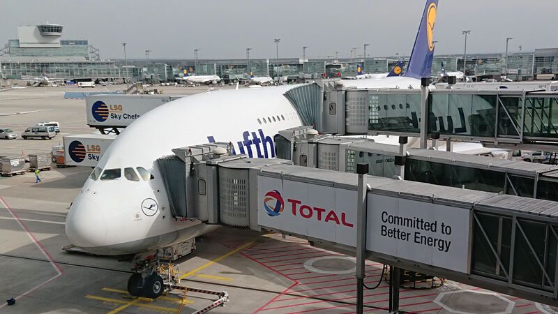 Ein Umweltlabel soll künftig über den CO2-Fußabdruck bei Flügen Auskunft geben.(Bild:  Wehner - Vogel Communications Group)