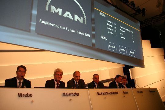 Der gesamte Vorstand von MAN war in Hannover vor Ort (von links) : Lars Wrebo (Vorstand Produktion und Logistik), Bernd Maierhofer (Vorstand F+E und Einkauf), Dr. Georg Pachta-Reyhofen (Sprecher des Vorstands), Antonio Roberto Cortes (MAN Lateinamerika), Dr. Frank Hiller (Vorstand Marketing, Sales & Services) und Karl Gadesmann (Vorstand Controlling). (Archiv: Vogel Business Media)