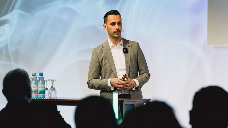 Matthias Prusseit, Geschäftsführer von Autowelt Prusseit, gab Einblicke in das Recruiting für sein freies Autohaus. (Bild: Stefan Bausewein)