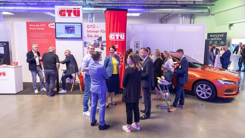 Die Sachverständigenorganisation GTÜ war ebenfalls mit einem Stand vertreten und präsentierte die Kompetenz ihrer Partner in Sachen Gebrauchtwagen- und Schadenmanagement. (Bild: Stefan Bausewein)