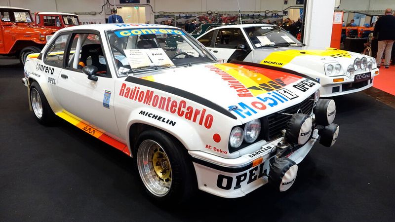 Zwei herrliche Angebote ohne genannten Preis am entsprechenden Schild. Warum wohl? (Bild: Dominsky – VCG)