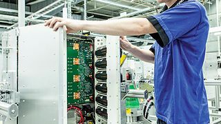 Siemens Medical Electronics & Imaging Solutions produziert im Kundenauftrag elektronische Baugruppen, einfache und komplexe Subsysteme bis hin zu fertigen Medizingeräten. (Bild: Siemens)