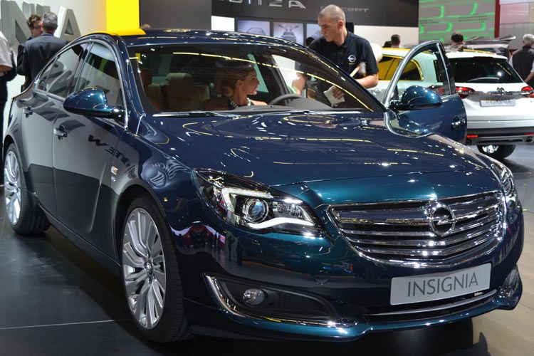 Der umfassend überarbeitete Insignia mit aerodynamisch optimierter Karosserie, so dass der große Opel mit einem Luftwiderstandsbeiwert von unter 0,25 zu einer der windschlüpfrigsten fünftürigen Fließhecklimousine überhaupt wird. (Foto: Rehberg)