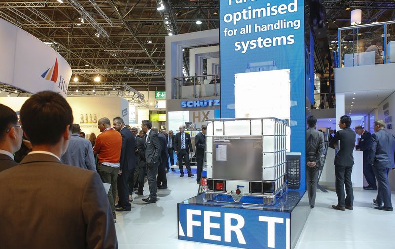 Interpack 2014: Ob Prozesse und Maschinen für das Verpacken oder die Verarbeitung, ob Packstoffe, Packmittel und die Packmittelherstellung oder Dienstleistungen für die verpackende Wirtschaft – auf der Interpack 2014 präsentieren 2.700 Aussteller aus über 60 Ländern ihre Ideen, Konzepte und technologischen Visionen.  (Messe Düsseldorf)