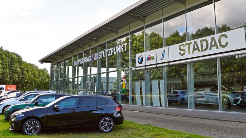 Der BMW- und Mini-Partner Stadac im Metropolraum Hamburg hat in den vergangenen Jahren einen digitalen Serviceprozess etabliert. Kern ist die Automatisierung von Terminbuchungen per Smartphone-App. (Bild: Achter/»kfz-betrieb«)