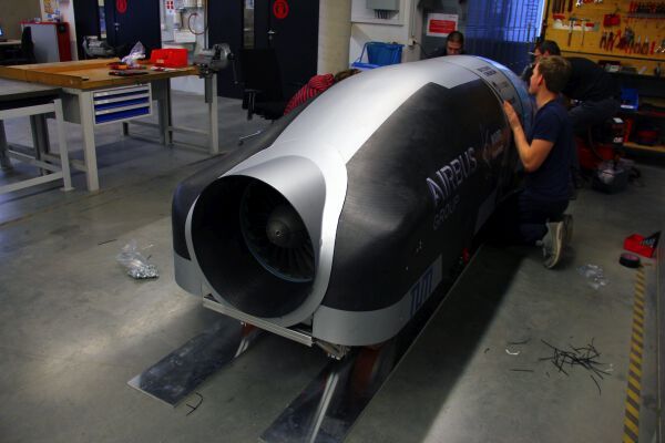 Hyperloop Rollout: Fast so schnell wie der Schall soll er sein, der Superschnellzug der Zukunft, auch Hyperloop genannt (Bild: TUM)
